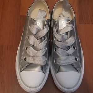 Converse tennis shoes